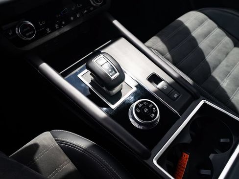 Used 2024 Mitsubishi Outlander SE AWD/4WD image 16