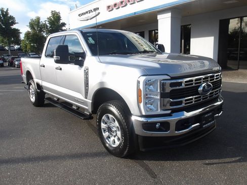 Used 2024 Ford F250 XLT image 2