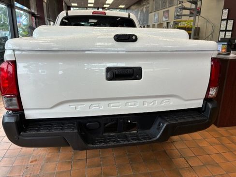 Used 2019 Toyota Tacoma SR image 9
