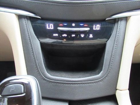 Used 2018 Cadillac XT5 FWD image 24