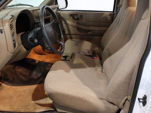 Used 1998 Chevrolet S10 Pickup 2WD Regular Cab image 39