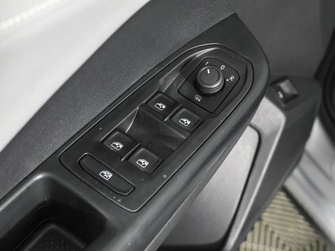 Used 2024 Volkswagen Taos SE AWD/4WD image 34
