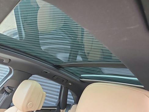 Certified 2021 Porsche Macan AWD/4WD image 15