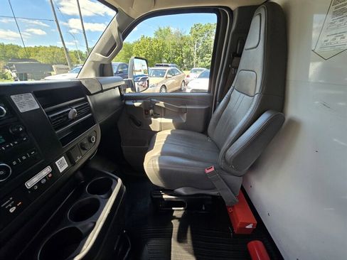 Used 2018 GMC Savana 3500 Extended w/ Driver Convenience Package image 17