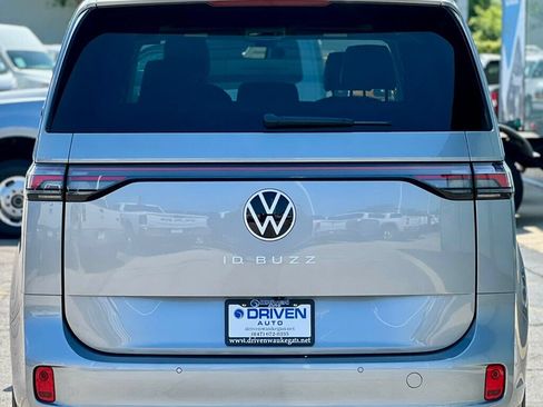 Used 2025 Volkswagen ID. Buzz Pro S RWD image 32