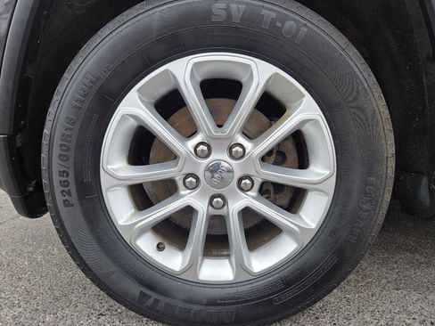 Used 2014 Jeep Grand Cherokee Laredo w/ 18" Wheel & 8.4" Radio Group AWD/4WD image 27