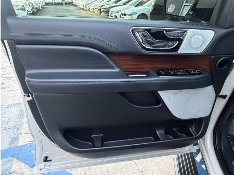 Used 2022 Lincoln Navigator L Reserve AWD/4WD image 16