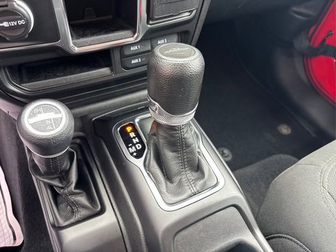 Used 2023 Jeep Gladiator Sport AWD/4WD image 30