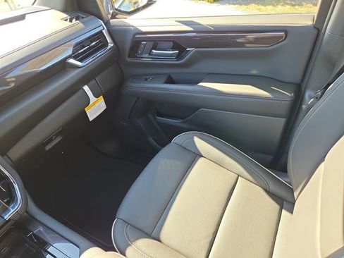 New 2026 GMC Yukon XL Elevation w/ Elevation Premium Package image 17