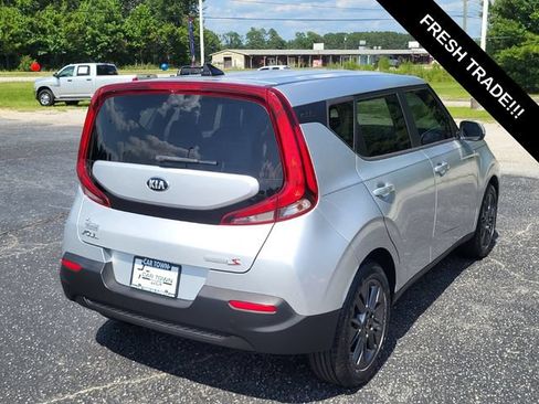 Used 2021 Kia Soul S FWD image 2