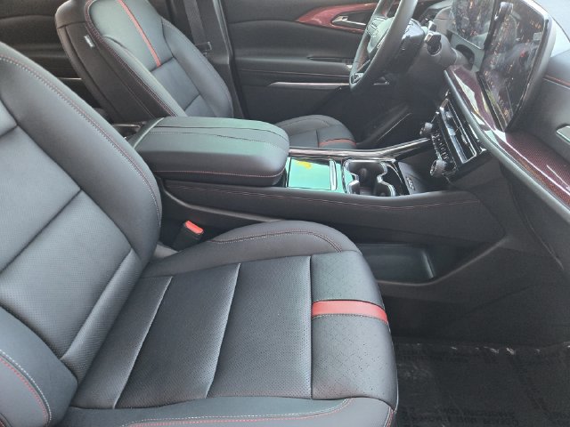 Used 2026 Chevrolet Traverse RS FWD image 8