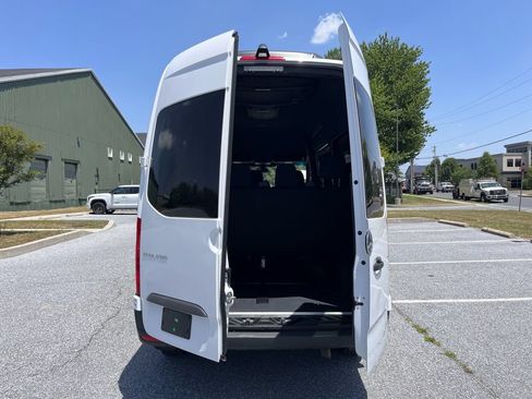Used 2024 Mercedes-Benz Sprinter 2500 image 9