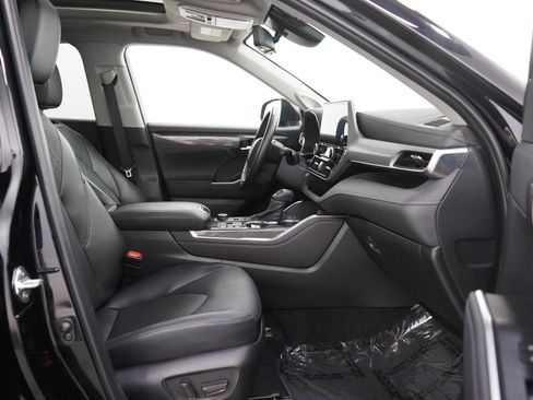 Used 2024 Toyota Highlander Platinum AWD/4WD image 11