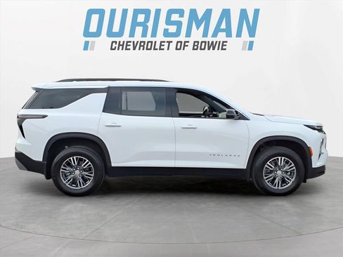 Used 2026 Chevrolet Traverse LT AWD/4WD image 2