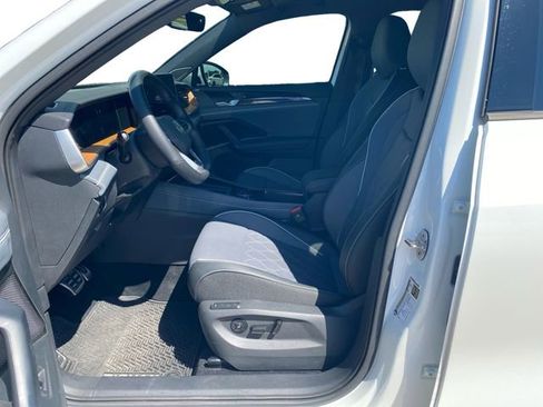 Used 2025 Volkswagen Tiguan SEL R-Line AWD/4WD image 8