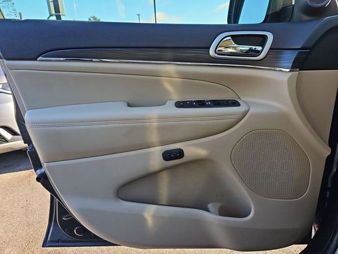 Used 2021 Jeep Grand Cherokee Limited image 32