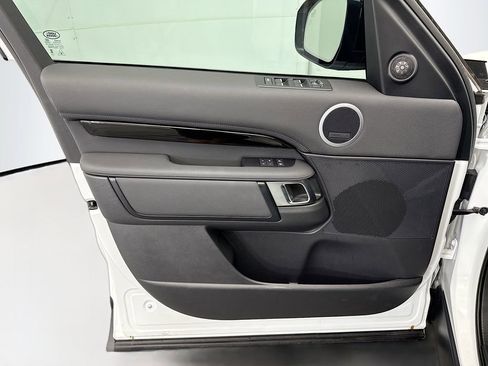 Certified 2025 Land Rover Discovery S image 23