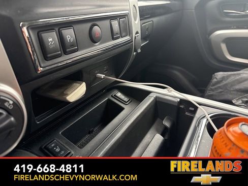 Used 2021 Nissan Titan SV w/ SV Convenience Package image 27