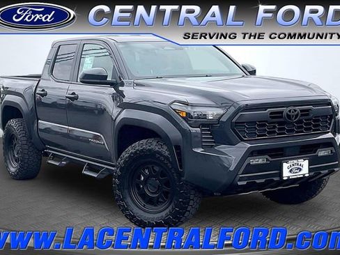 Used 2025 Toyota Tacoma TRD Off-Road AWD/4WD image 1