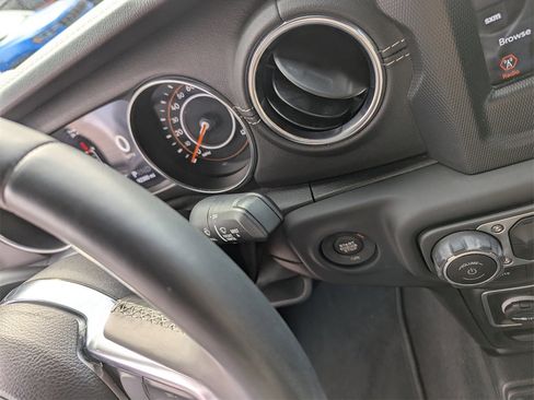 Used 2018 Jeep Wrangler Unlimited Sahara image 24