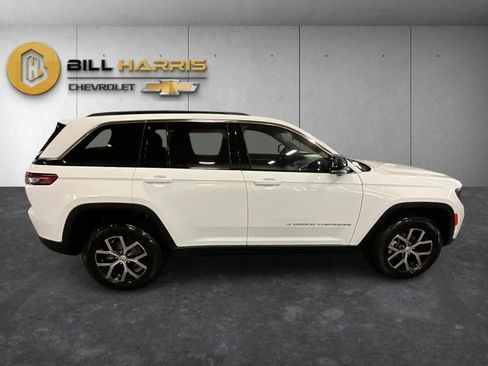 Used 2025 Jeep Grand Cherokee Limited AWD/4WD image 10