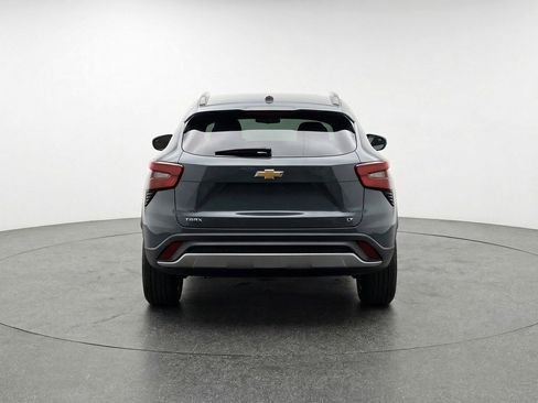Used 2025 Chevrolet Trax LT FWD image 7