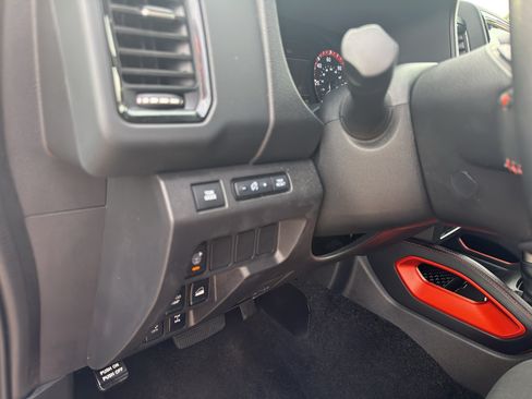 Used 2023 Nissan Frontier PRO-4X w/ Technology Package AWD/4WD image 15
