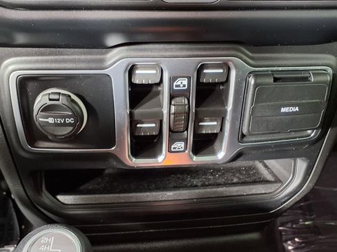 Used 2023 Jeep Gladiator Sport AWD/4WD image 24