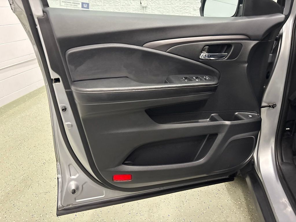 Used 2017 Honda Ridgeline RTL-T image 15