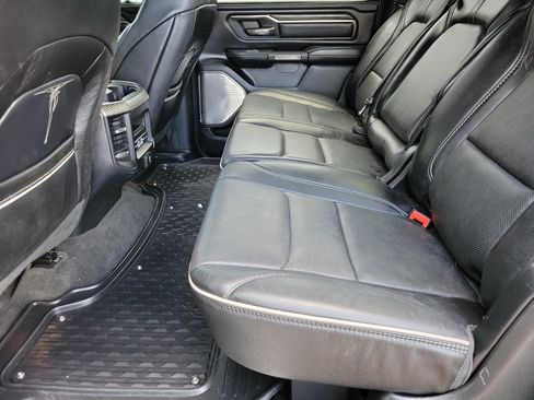 Used 2020 RAM 1500 Limited w/ Black Appearance Package AWD/4WD image 8
