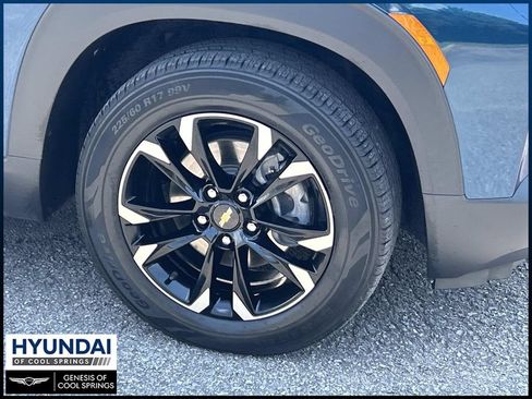 Used 2021 Chevrolet TrailBlazer LT w/ Premium Seating Package FWD image 9