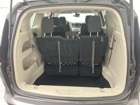 Used 2023 Chrysler Voyager LX image 28