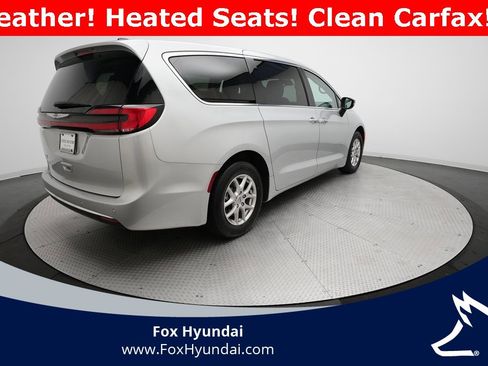 Used 2024 Chrysler Pacifica Touring-L image 36