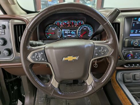 Used 2016 Chevrolet Silverado 2500 High Country w/ Duramax Plus Package image 18