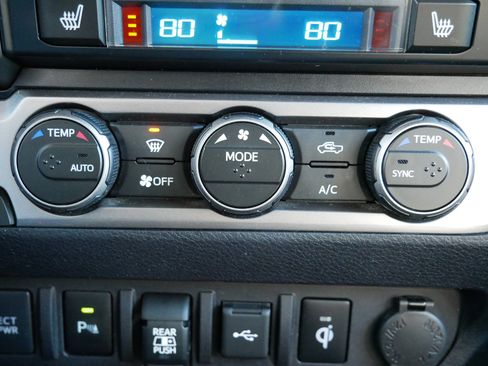 Used 2021 Toyota Tacoma Limited image 23