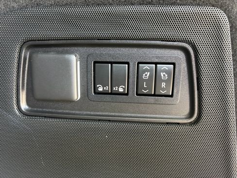 Used 2021 Cadillac Escalade Premium Luxury Platinum AWD/4WD image 9