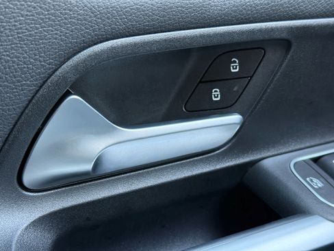 Certified 2025 Mercedes-Benz GLB 250 4MATIC image 23