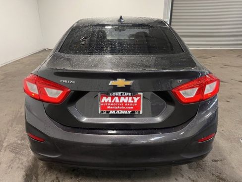 Used 2017 Chevrolet Cruze LT image 4