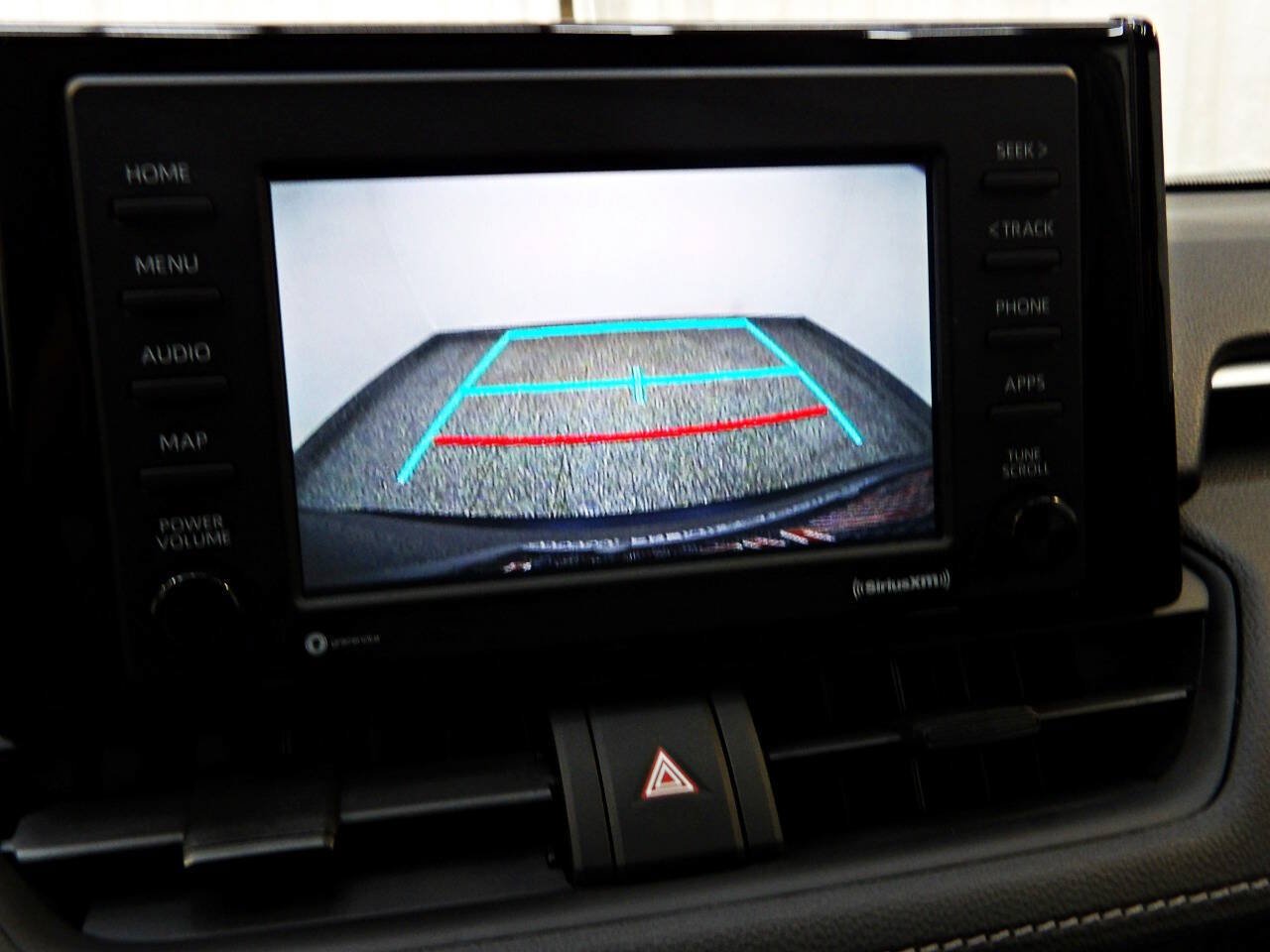Used 2021 Toyota RAV4 LE AWD/4WD image 16