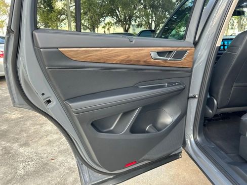 Used 2025 Volkswagen Atlas SE w/ Panoramic Sunroof Package image 59