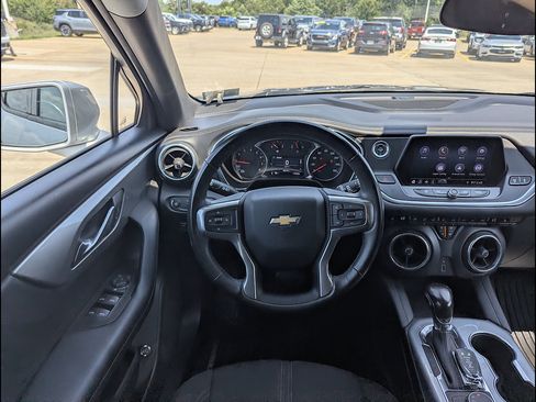 Certified 2019 Chevrolet Blazer LT FWD image 3