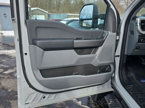 New 2025 Ford F250 XLT w/ 360-Degree Camera Package AWD/4WD image 11