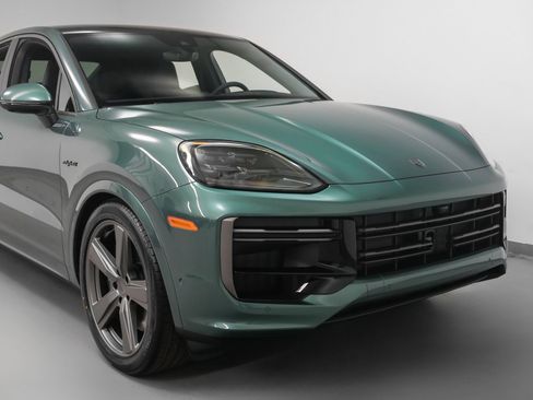 New 2025 Porsche Cayenne Turbo image 10