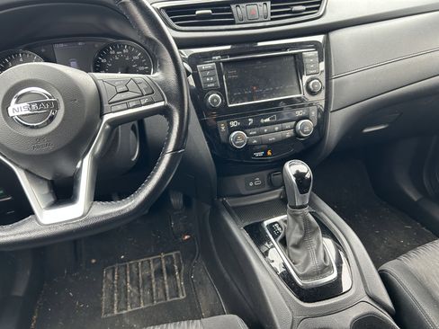 Used 2020 Nissan Rogue SV image 15