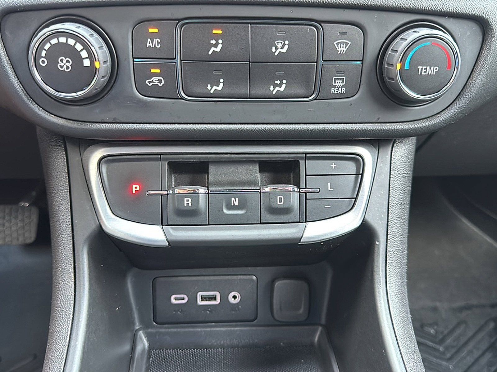 Used 2024 GMC Terrain SLE FWD image 34