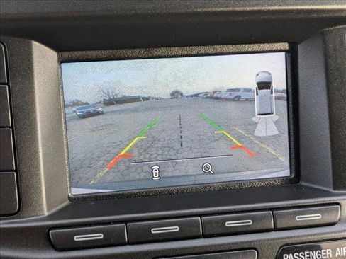 Used 2018 Ford Explorer XLT image 17