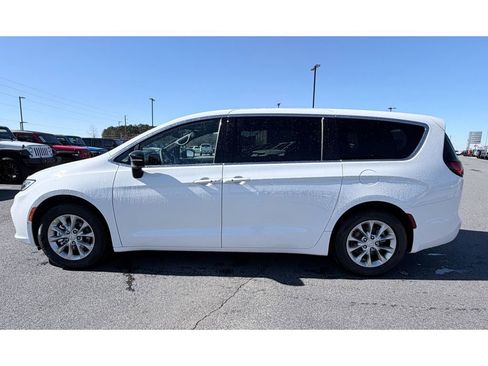 New 2026 Chrysler Pacifica Limited image 5