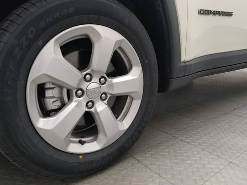 Used 2018 Jeep Compass Latitude w/ Popular Equipment Group FWD image 31