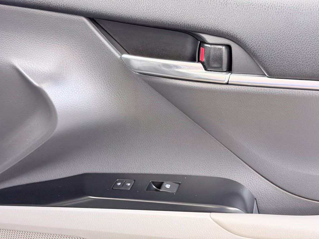 Used 2020 Toyota Camry SE FWD image 35