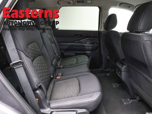 Used 2025 Nissan Pathfinder SV FWD image 23